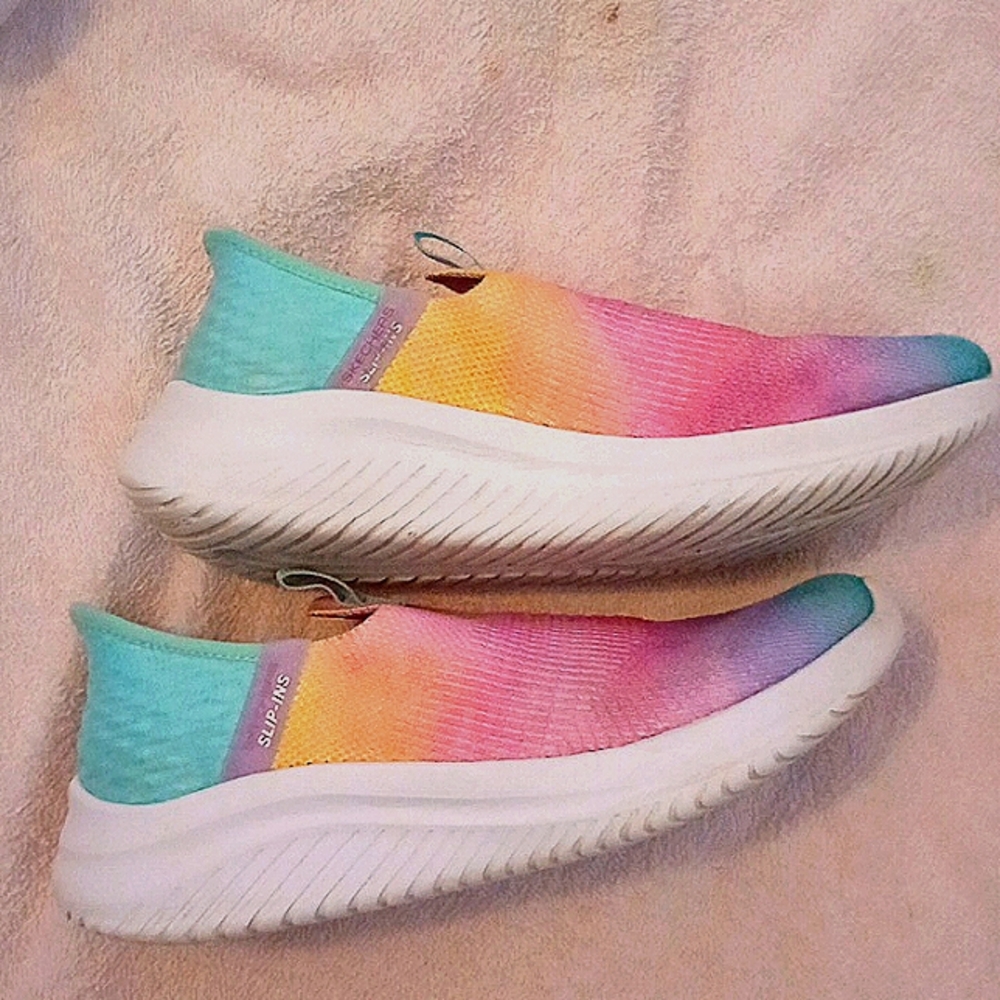 Skechers tennis shoes